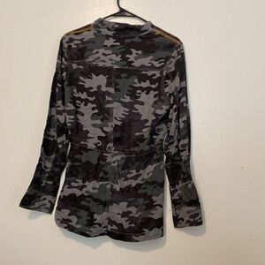 Knox Rose Gray Camouflage Embroidered Shoulder Boho Top jacket small